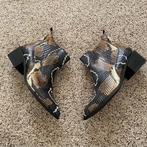 Crown Vintage Tolana leather ankle boots black python snakeskin Size 9